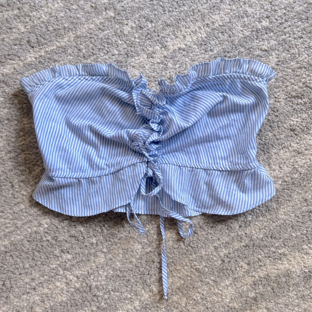 Cropped baby blue top